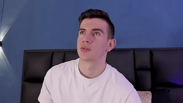 Snapshot of MikaelSlow chatting on September 12, 2025, 4:01 am MikaelSlow online show from September 12, 2025, 4:01 am