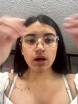 SophiaHilt0n online show from September 13, 2025, 1:00 pm