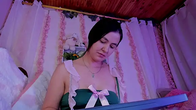 Snapshot of Idara_and_Edahi01 chatting on September 24, 2025, 1:24 am Idara and Edahi01 online show from September 24, 2025, 1:24 am