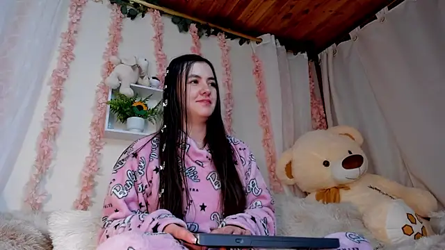 Snapshot of Idara_and_Edahi01 chatting on November 14, 2025, 5:11 am Idara and Edahi01 online show from November 14, 2025, 5:11 am