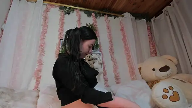 Snapshot of Idara_and_Edahi01 chatting on December 18, 2025, 7:07 pm Idara and Edahi01 online show from December 18, 2025, 7:07 pm