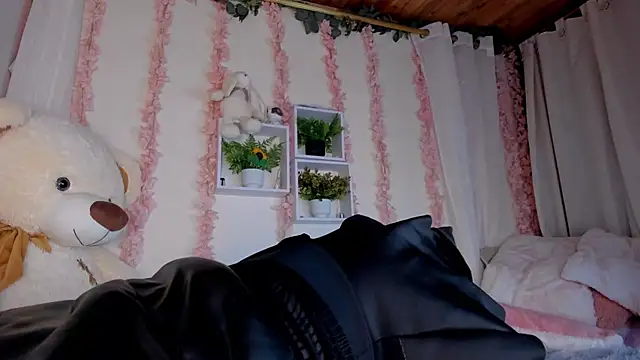 Snapshot of Idara_and_Edahi01 chatting on October 5, 2025, 1:29 am Idara and Edahi01 online show from October 5, 2025, 1:29 am