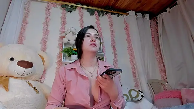 Snapshot of Idara_and_Edahi01 chatting on October 17, 2025, 12:47 am Idara and Edahi01 online show from October 17, 2025, 12:47 am