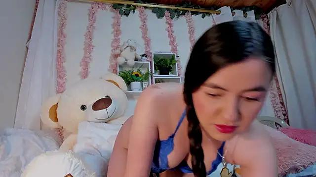 Snapshot of Idara_and_Edahi01 chatting on October 15, 2025, 7:44 pm Idara and Edahi01 online show from October 15, 2025, 7:44 pm