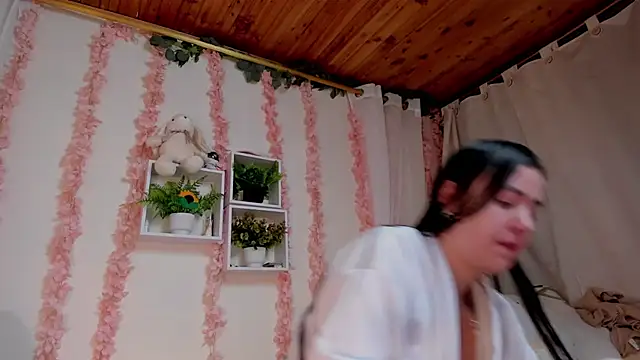 Snapshot of Idara_and_Edahi01 chatting on October 22, 2025, 5:12 pm Idara and Edahi01 online show from October 22, 2025, 5:12 pm