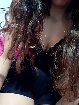 Snapshot of Fatina111 chatting on January 9, 2026, 2:18 am Fatina111 online show from January 9, 2026, 2:18 am