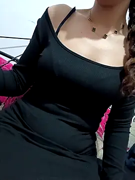 Snapshot of Fatina111 chatting on February 4, 2026, 4:02 pm Fatina111 online show from February 4, 2026, 4:02 pm