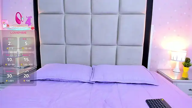 HannaClarrk  online show from September 29, 2025, 1:17 pm