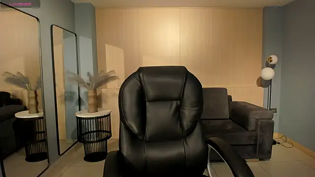 Snapshot of DonnaStonne chatting on October 15, 2025, 4:11 am DonnaStonne online show from October 15, 2025, 4:11 am