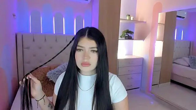 Snapshot of Mariana_Baez chatting on October 1, 2025, 8:24 pm Mariana Baez online show from October 1, 2025, 8:24 pm