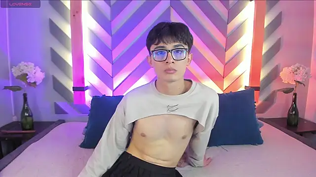 Snapshot of cherryy_boy chatting on February 8, 2025, 6:22 pm cherryy boy online show from February 8, 2025, 6:22 pm