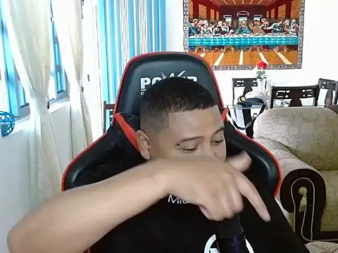 Snapshot of Hoowar2012 chatting on October 19, 2025, 5:05 pm Hoowar2012 online show from October 19, 2025, 5:05 pm