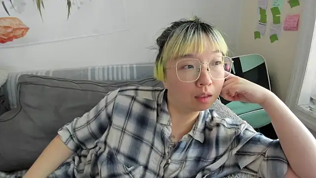 luxgray online show from June 3, 2026, 7:51 pm
