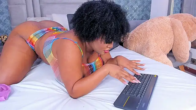 Snapshot of NiiaMoore chatting on February 28, 2025, 10:39 pm NiiaMoore online show from February 28, 2025, 10:39 pm