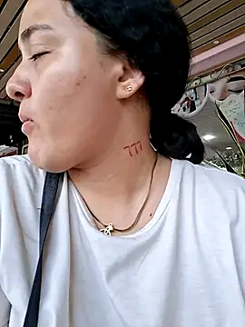 Snapshot of Liancy chatting on October 7, 2025, 9:05 pm Liancy online show from October 7, 2025, 9:05 pm