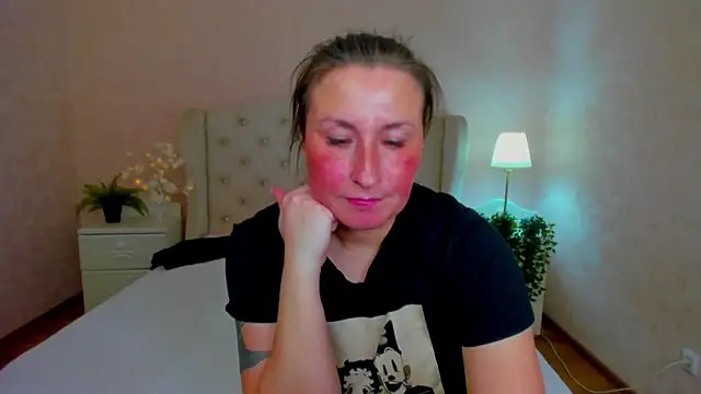 HotLiss online show from March 6, 2025, 5:46 am