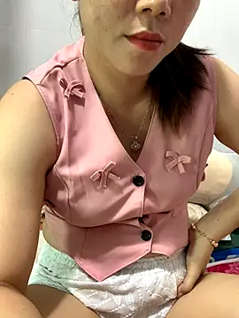 Snapshot of Baby-bigtits chatting on October 15, 2025, 2:10 am Baby-bigtits online show from October 15, 2025, 2:10 am