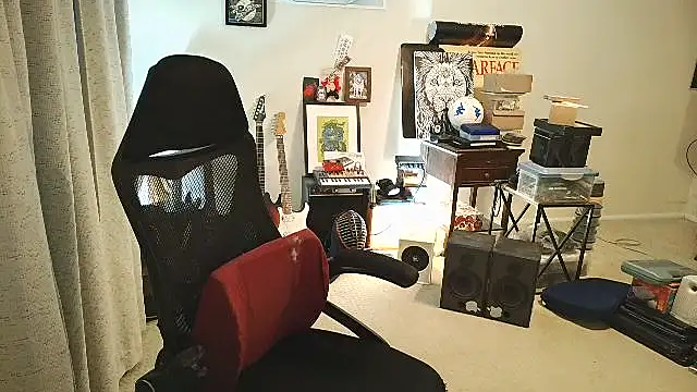 Snapshot of Rock_Pierce chatting on October 18, 2025, 11:12 am Rock Pierce online show from October 18, 2025, 11:12 am