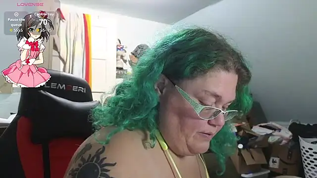 Snapshot of EmberCum chatting on November 1, 2025, 10:58 pm EmberCum online show from November 1, 2025, 10:58 pm