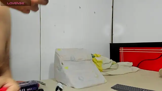 Snapshot of lauren-mark chatting on September 29, 2025, 1:34 am lauren-mark online show from September 29, 2025, 1:34 am