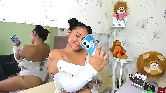 Snapshot of ariel_milk chatting on February 8, 2025, 9:04 pm ariel milk online show from February 8, 2025, 9:04 pm