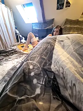 LoLa-69-X online show from November 4, 2025, 10:19 am