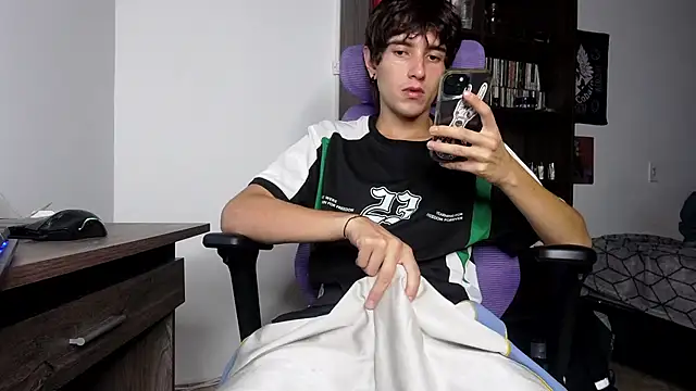 alex connorr online show from November 10, 2025, 4:06 am