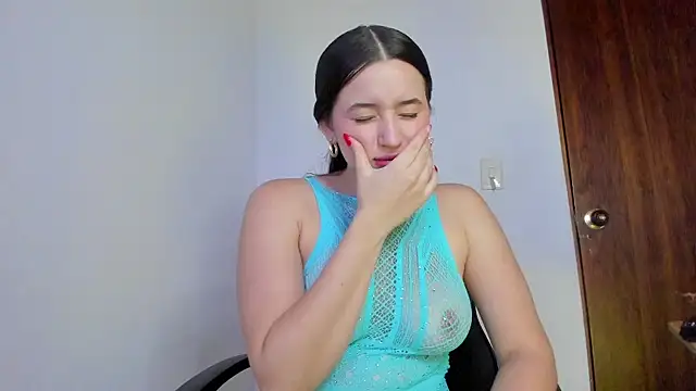 Snapshot of Sophie_spencer1 chatting on October 8, 2025, 2:35 am Sophie spencer1 online show from October 8, 2025, 2:35 am