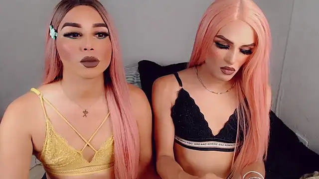 Snapshot of New_Dolls chatting on September 23, 2025, 2:40 am New Dolls online show from September 23, 2025, 2:40 am