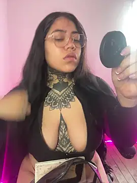 Snapshot of aliensexy chatting on October 6, 2025, 5:24 pm aliensexy online show from October 6, 2025, 5:24 pm