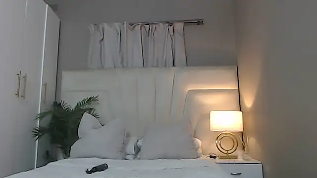 Snapshot of naughtyblackdolie chatting on October 17, 2025, 7:59 pm naughtyblackdolie online show from October 17, 2025, 7:59 pm