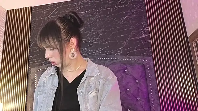 diosagolden online show from November 3, 2025, 8:34 pm