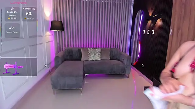 Anna parkker  online show from December 22, 2025, 7:36 pm