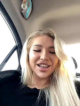 Snapshot of DreamPussyy chatting on October 19, 2025, 4:37 am DreamPussyy online show from October 19, 2025, 4:37 am