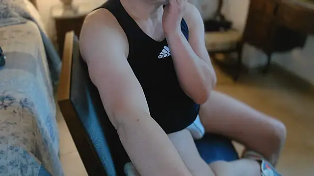 Snapshot of slzypvtpig chatting on November 16, 2025, 12:43 pm slzypvtpig online show from November 16, 2025, 12:43 pm