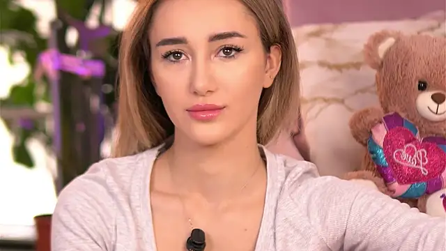 Snapshot of EmilyRaymont chatting on September 15, 2025, 5:08 am EmilyRaymont online show from September 15, 2025, 5:08 am