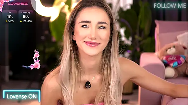 Snapshot of EmilyRaymont chatting on September 27, 2025, 6:08 am EmilyRaymont online show from September 27, 2025, 6:08 am