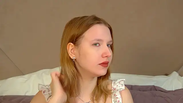 LiliLinn online show from May 22, 2026, 4:43 am