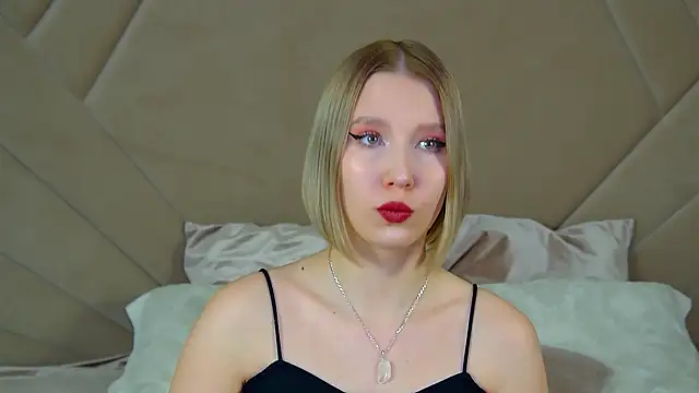 LiliLinn online show from February 25, 2025, 8:36 am