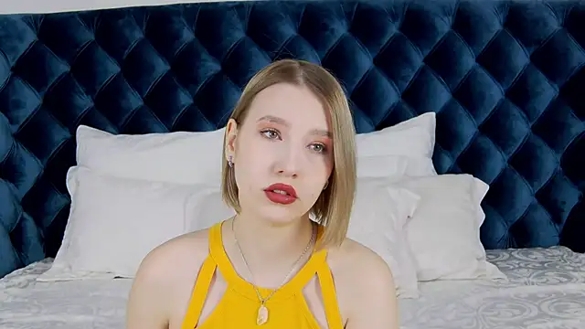 LiliLinn online show from February 21, 2025, 4:40 am
