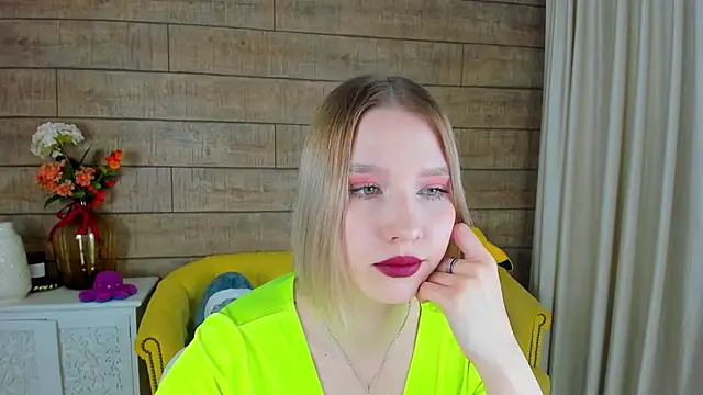 LiliLinn online show from February 26, 2025, 10:38 am