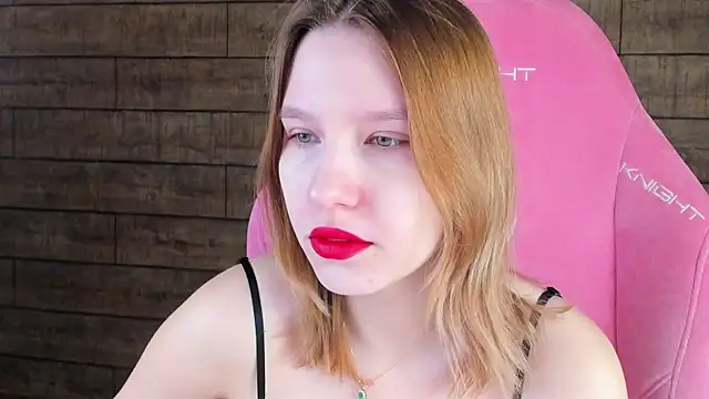 LiliLinn online show from March 14, 2026, 5:24 am