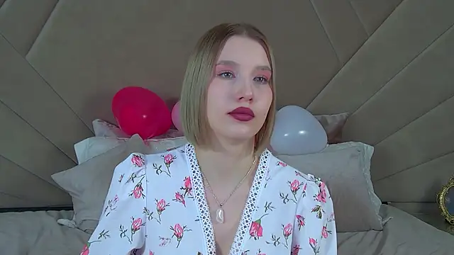 LiliLinn online show from February 17, 2025, 11:02 am