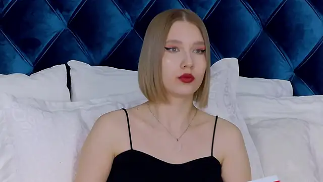 LiliLinn online show from February 27, 2025, 11:17 am