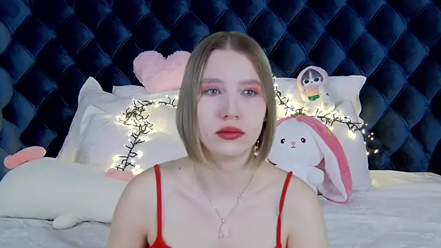LiliLinn online show from March 3, 2025, 4:21 am