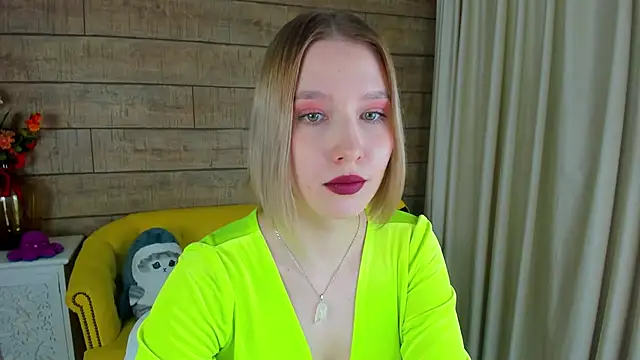 LiliLinn online show from February 26, 2025, 7:34 am