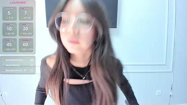 Miwa Kasumi online show from March 7, 2025, 6:43 pm