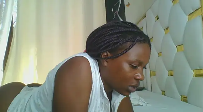 sweetlove05 online show from March 5, 2025, 12:05 am