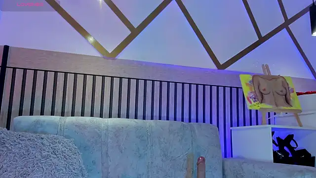 NinaInk online show from April 9, 2026, 11:38 am