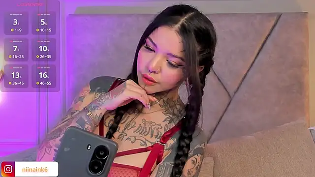 Snapshot of NinaInk chatting on September 28, 2025, 2:46 pm NinaInk online show from September 28, 2025, 2:46 pm